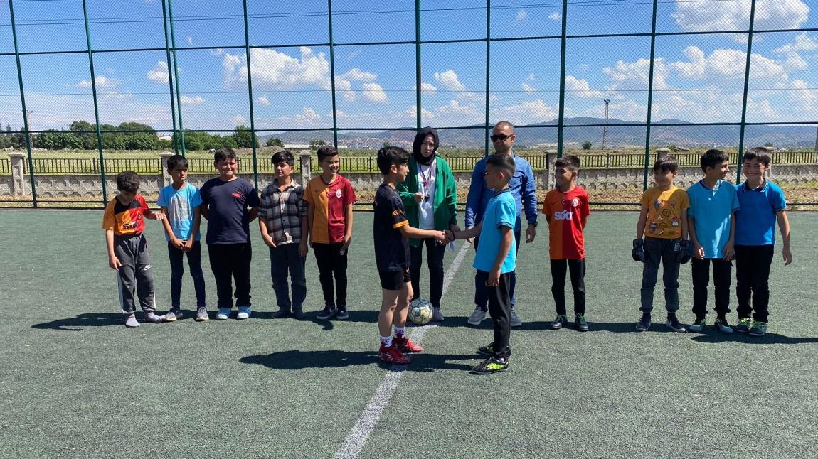 Okulumuzda sınıflar arası futbol turnuvası yapıldı.